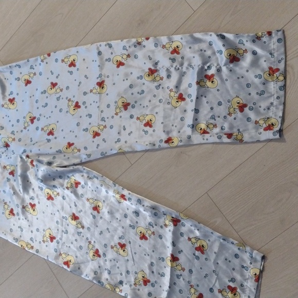 SET!! BARBIE Crop SWEATSHIRT & SHINY Satin Like Wide Leg RUBBER DUCKY Pants! - Picture 8 of 8